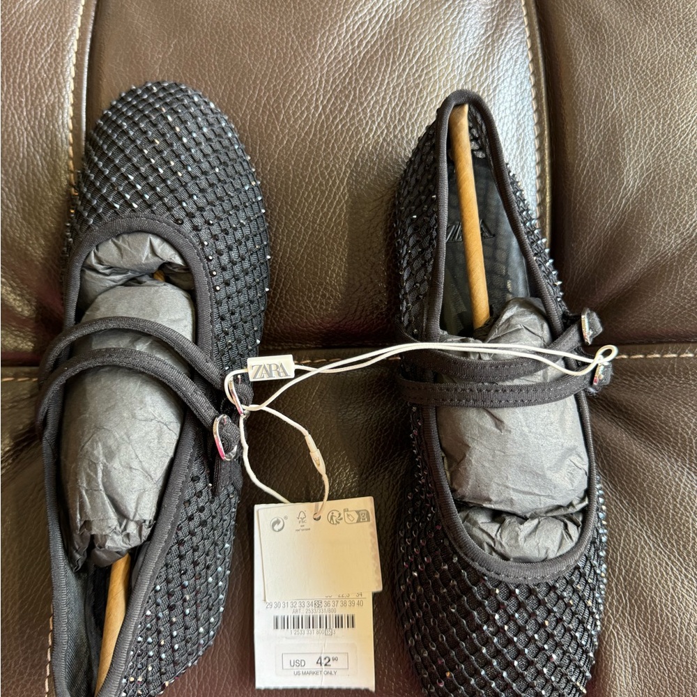 Zara Black Textured Mary Jane Shoes
